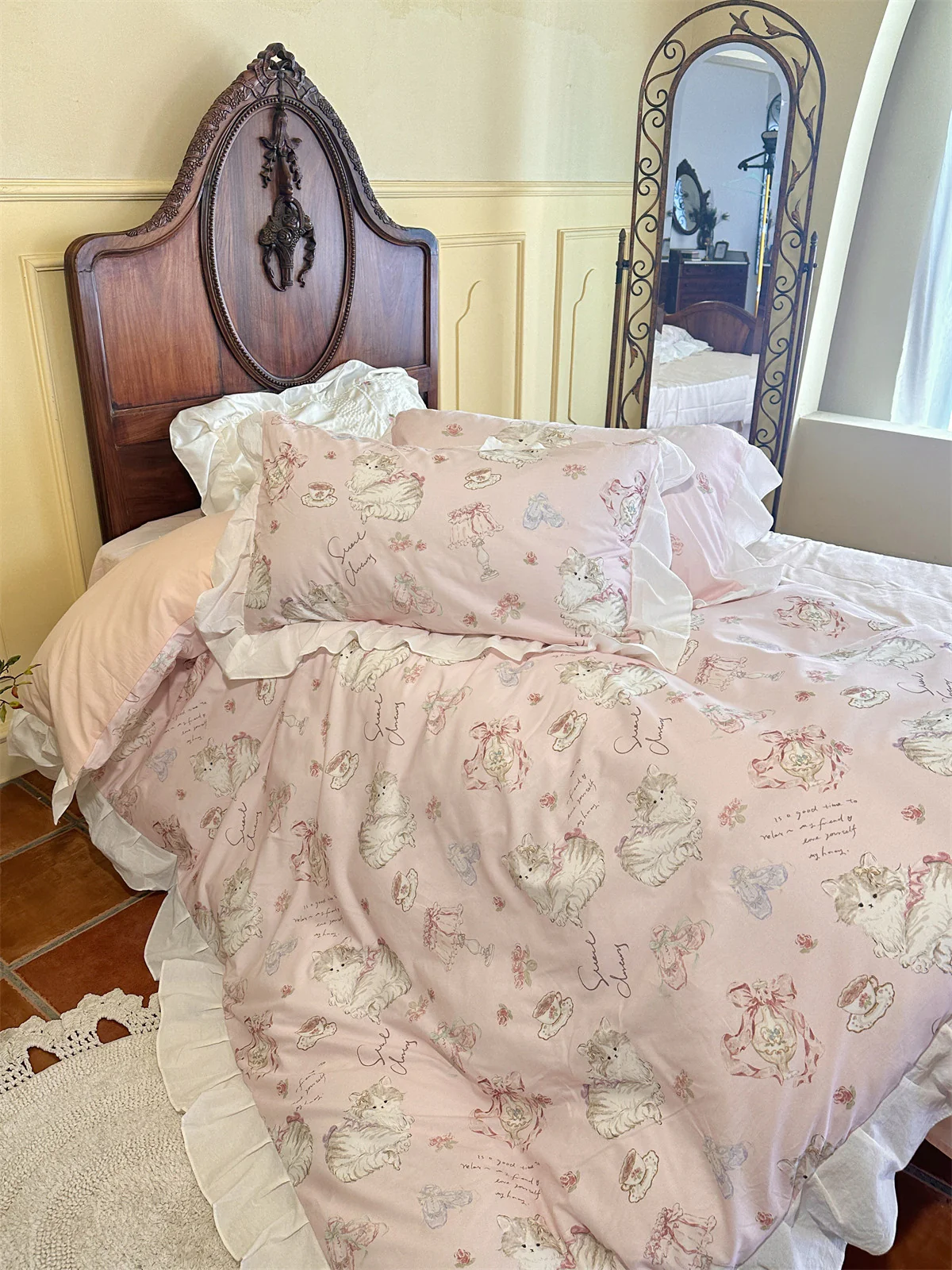 lolita pink four piece bed sheet set - Image 4