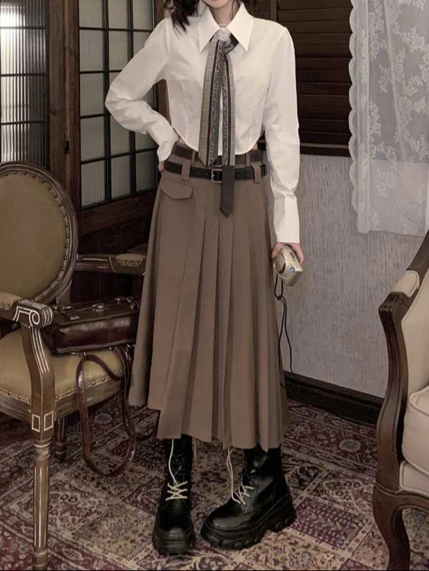 Model Preppy Retro Mid-Length Skirt - Image 8