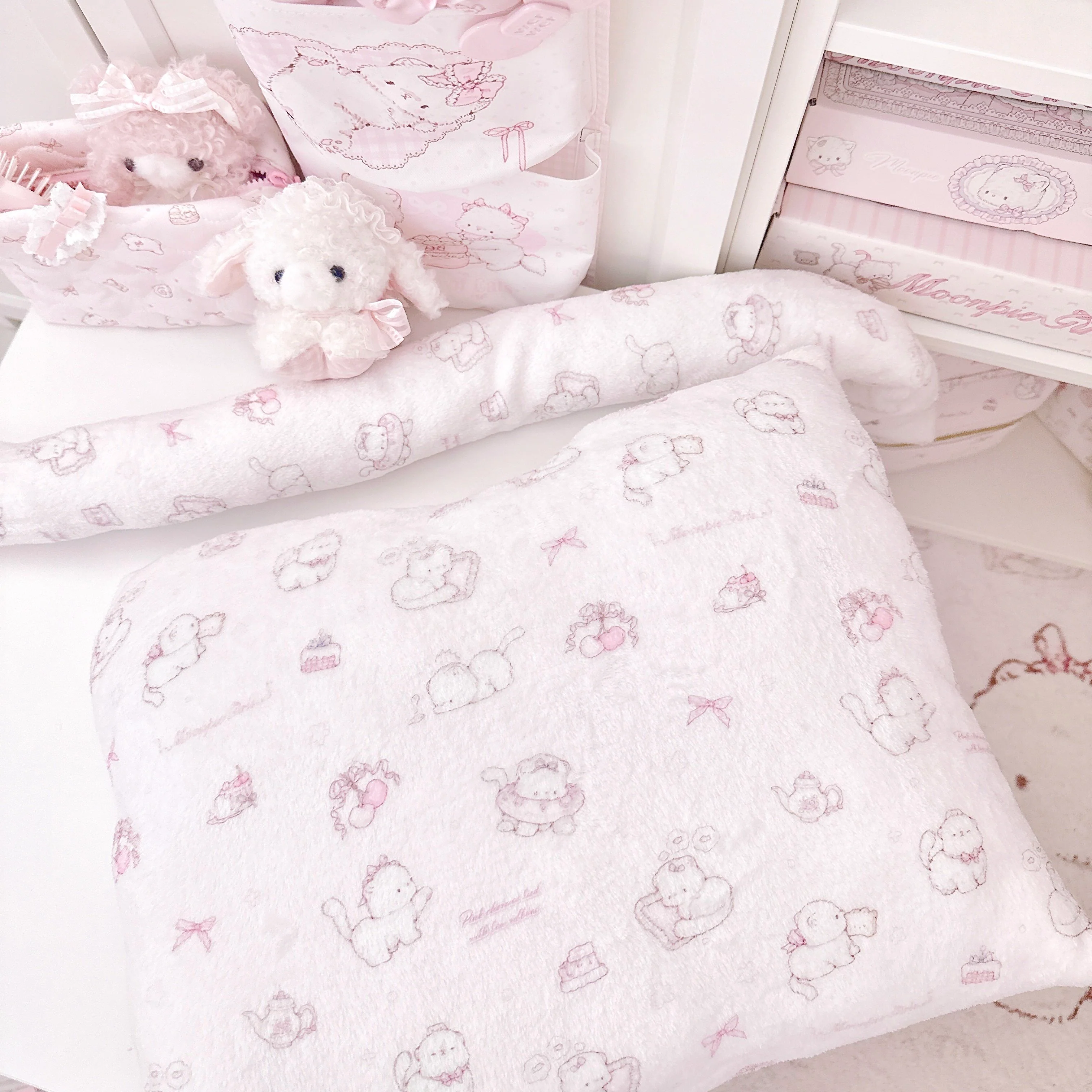pink cat velvet bow pillow - Image 5