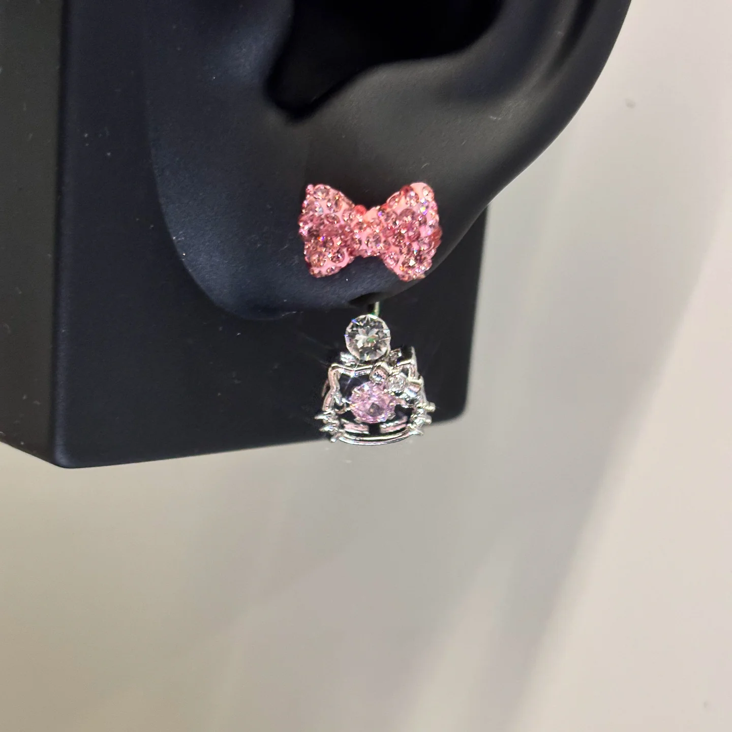 pink diamond bow kitty kawaii earrings - Image 3