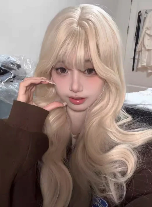 Platinum Long Curly Wig - Image 4