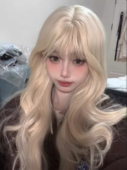 Platinum Long Curly Wig - Image 5