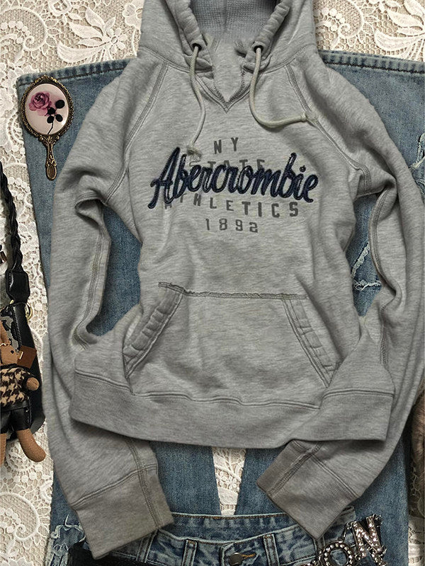 preppy gray letters sweatshirt - Image 5