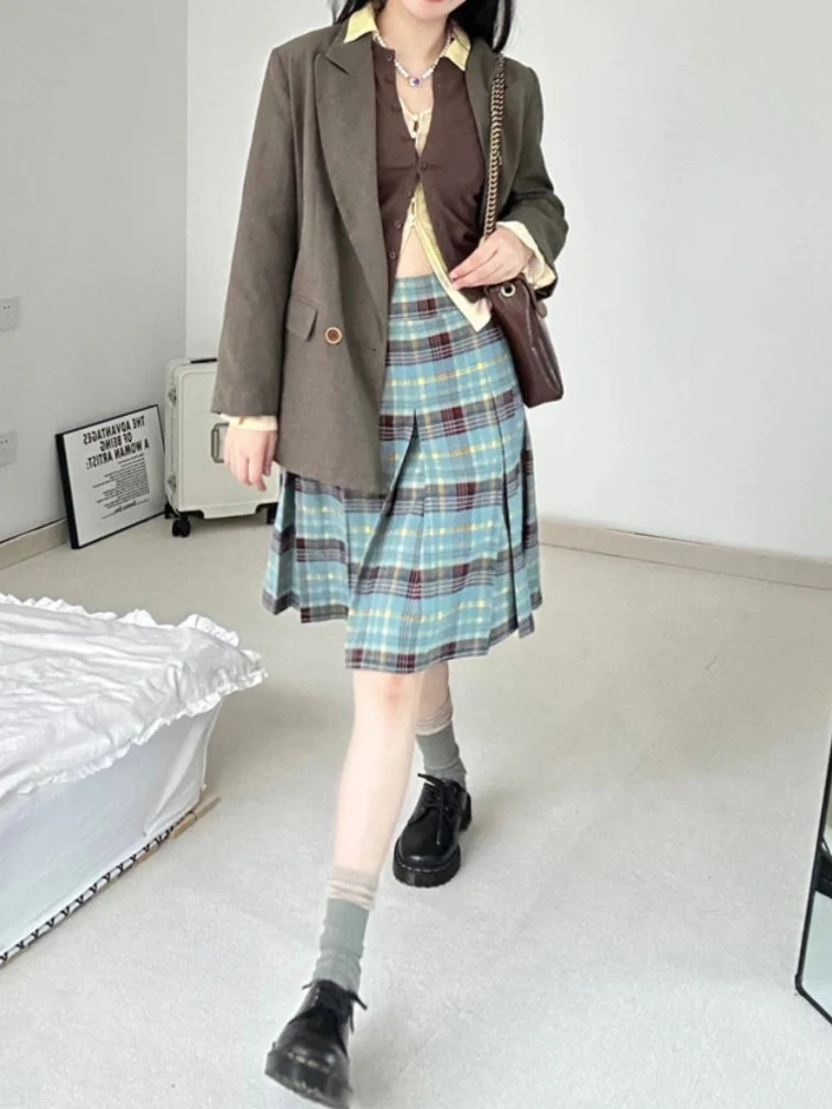 Preppy Green Mid-length Plaid Skirt - Image 4