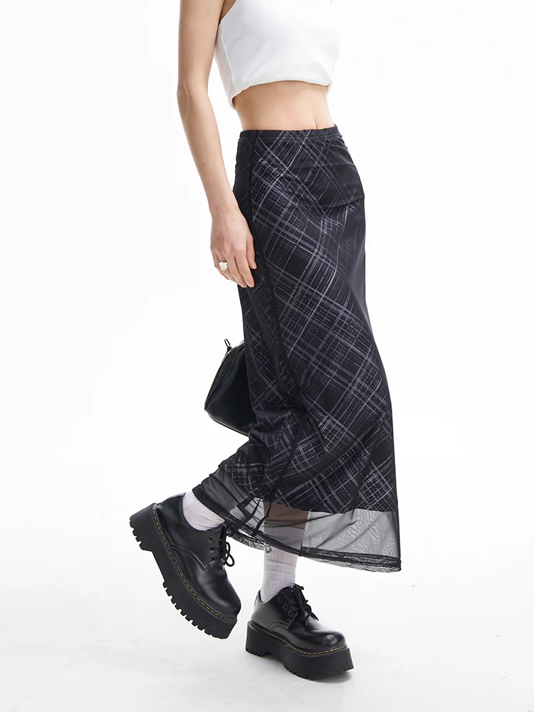 Preppy Retro Black Plaid Maxi Skirt - Image 2