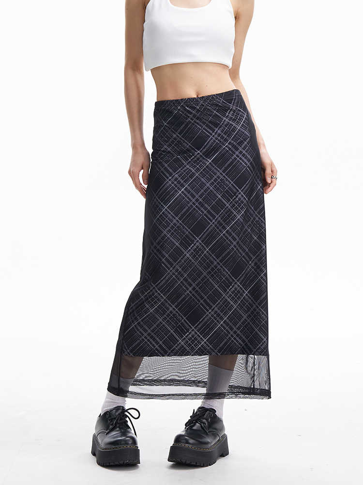 Preppy Retro Black Plaid Maxi Skirt - Image 3