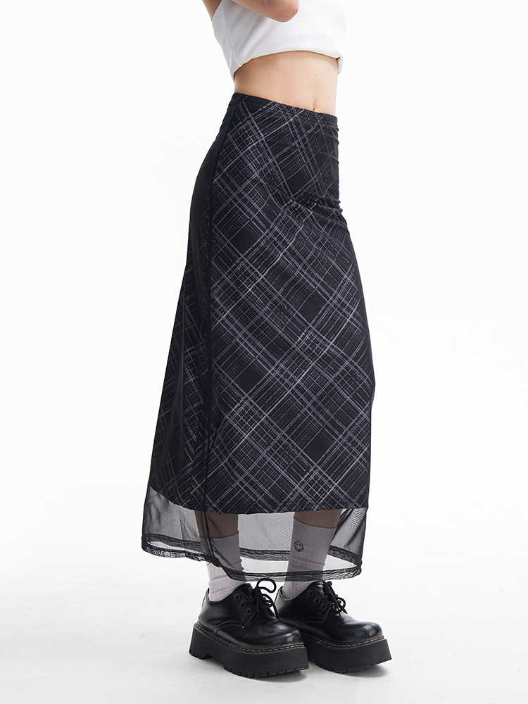 Preppy Retro Black Plaid Maxi Skirt - Image 6