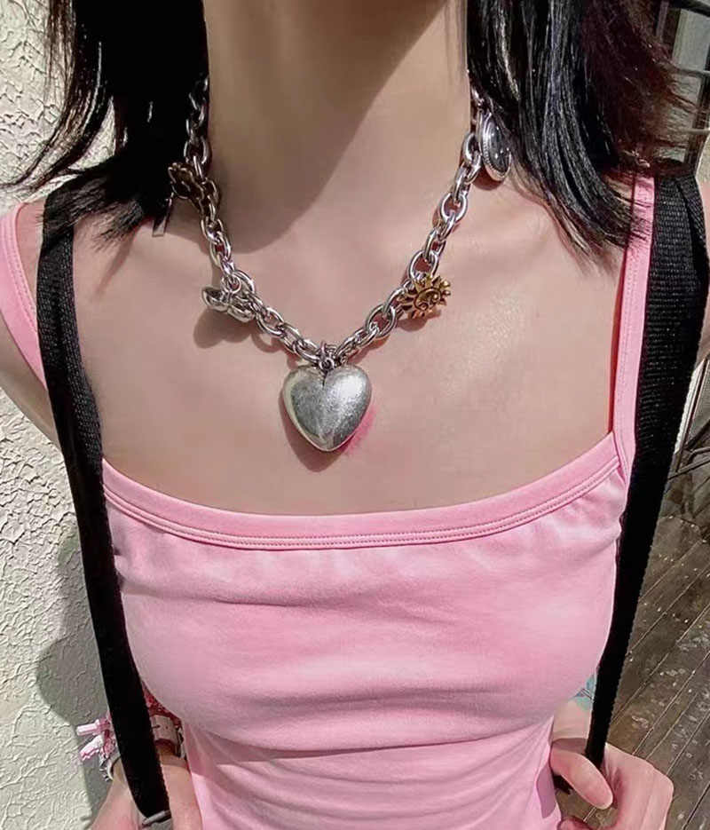 Punk Retro Heart Pendant Necklace - Image 3