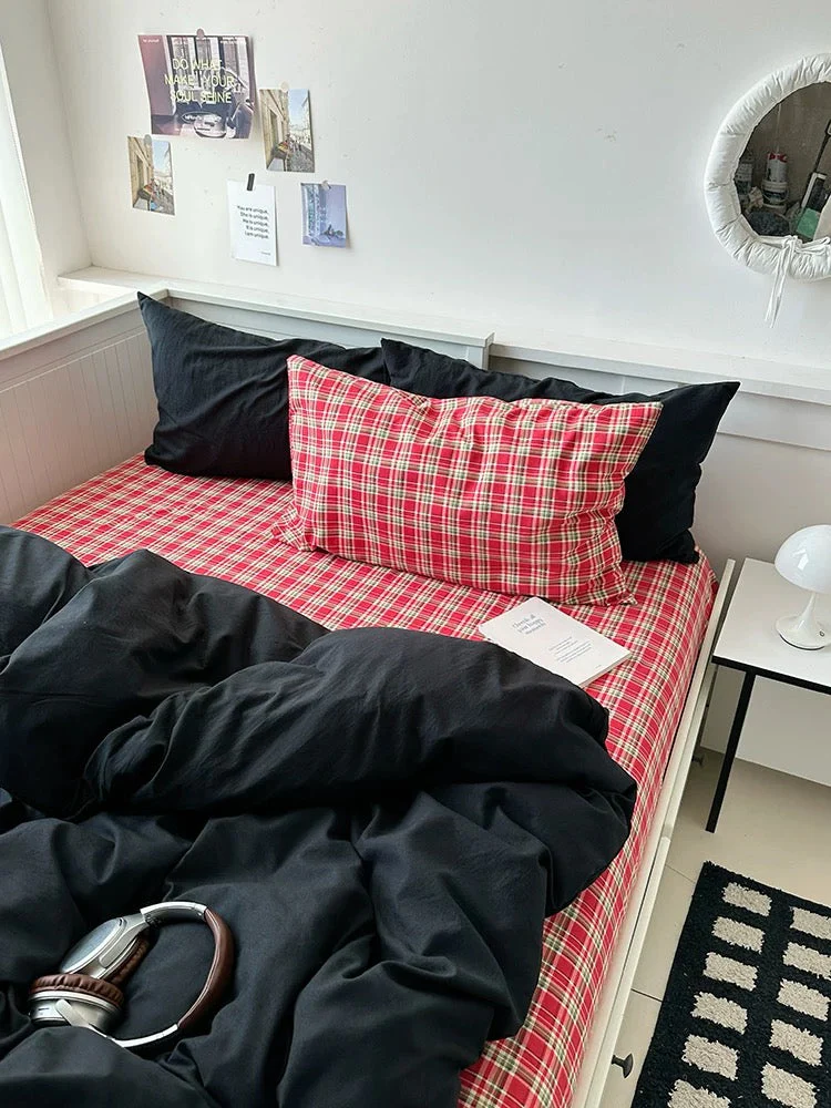Red Tartan Plaid & Black Bedding Set - Image 3