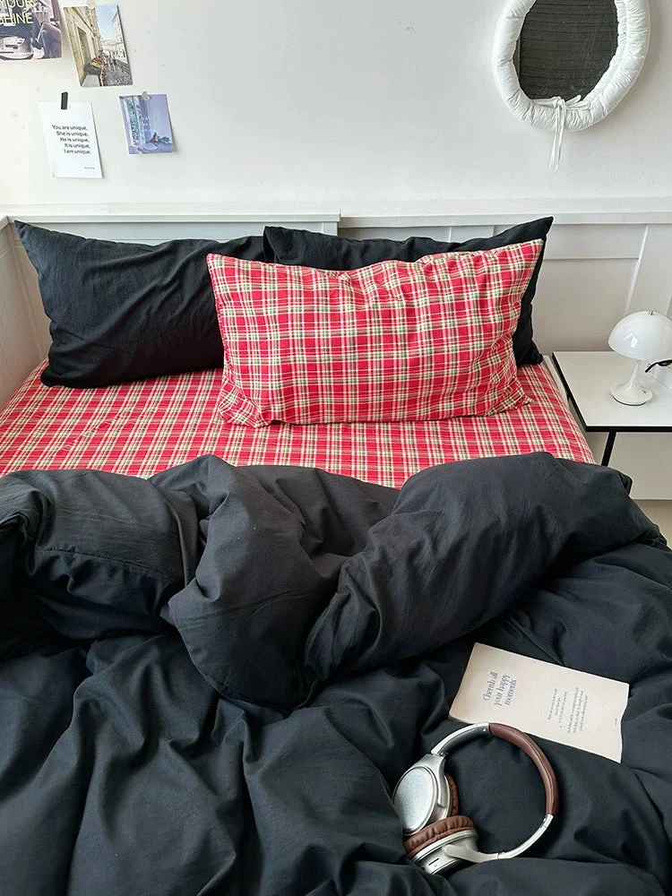 Red Tartan Plaid & Black Bedding Set - Image 4