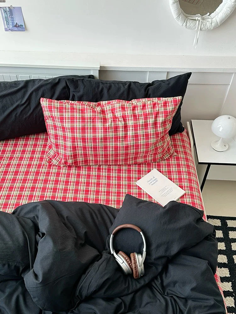 Red Tartan Plaid & Black Bedding Set - Image 5