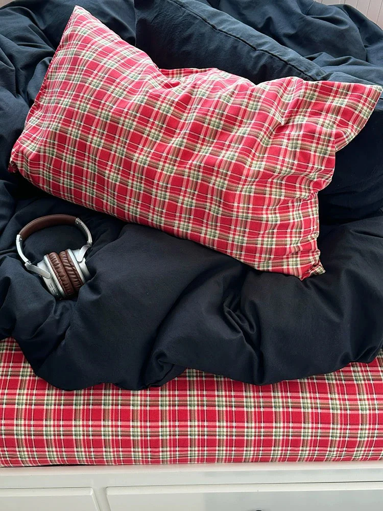 Red Tartan Plaid & Black Bedding Set - Image 7