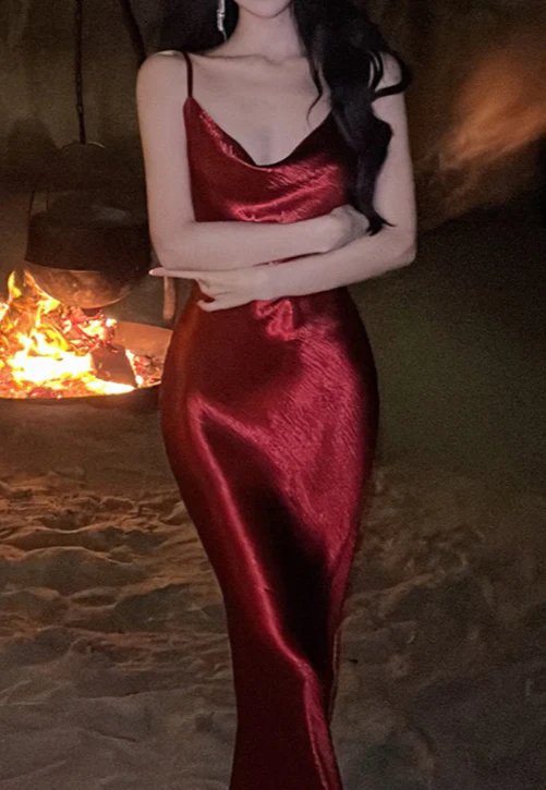 Retro Burgundy Prom Dress - Image 2