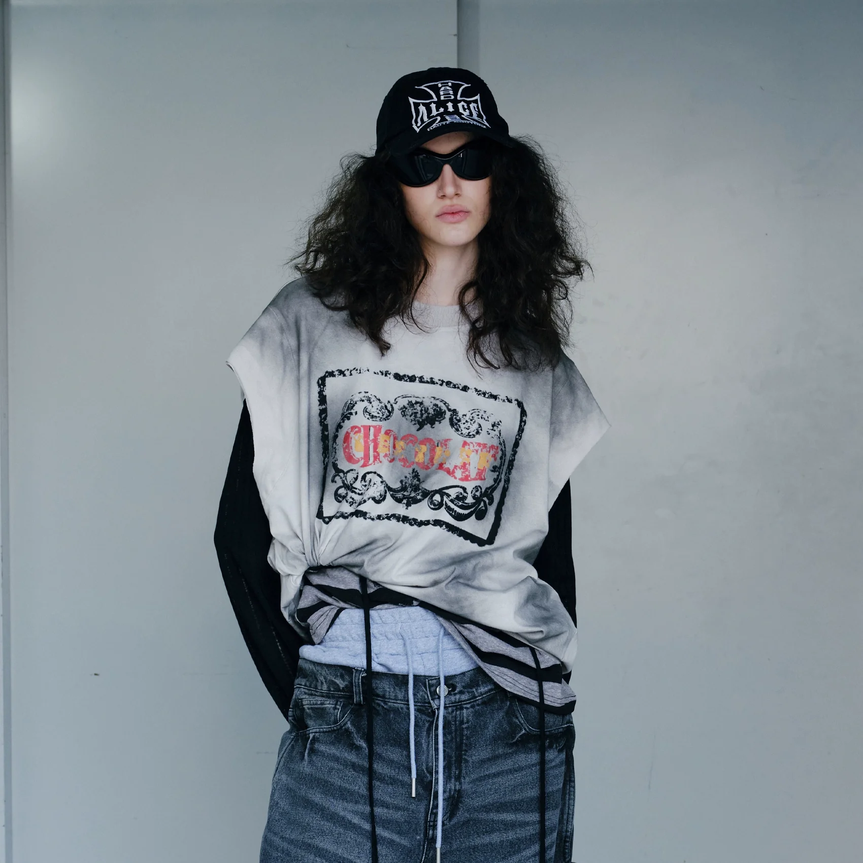 retro distressed spray silhouette sleeveless T-shirt