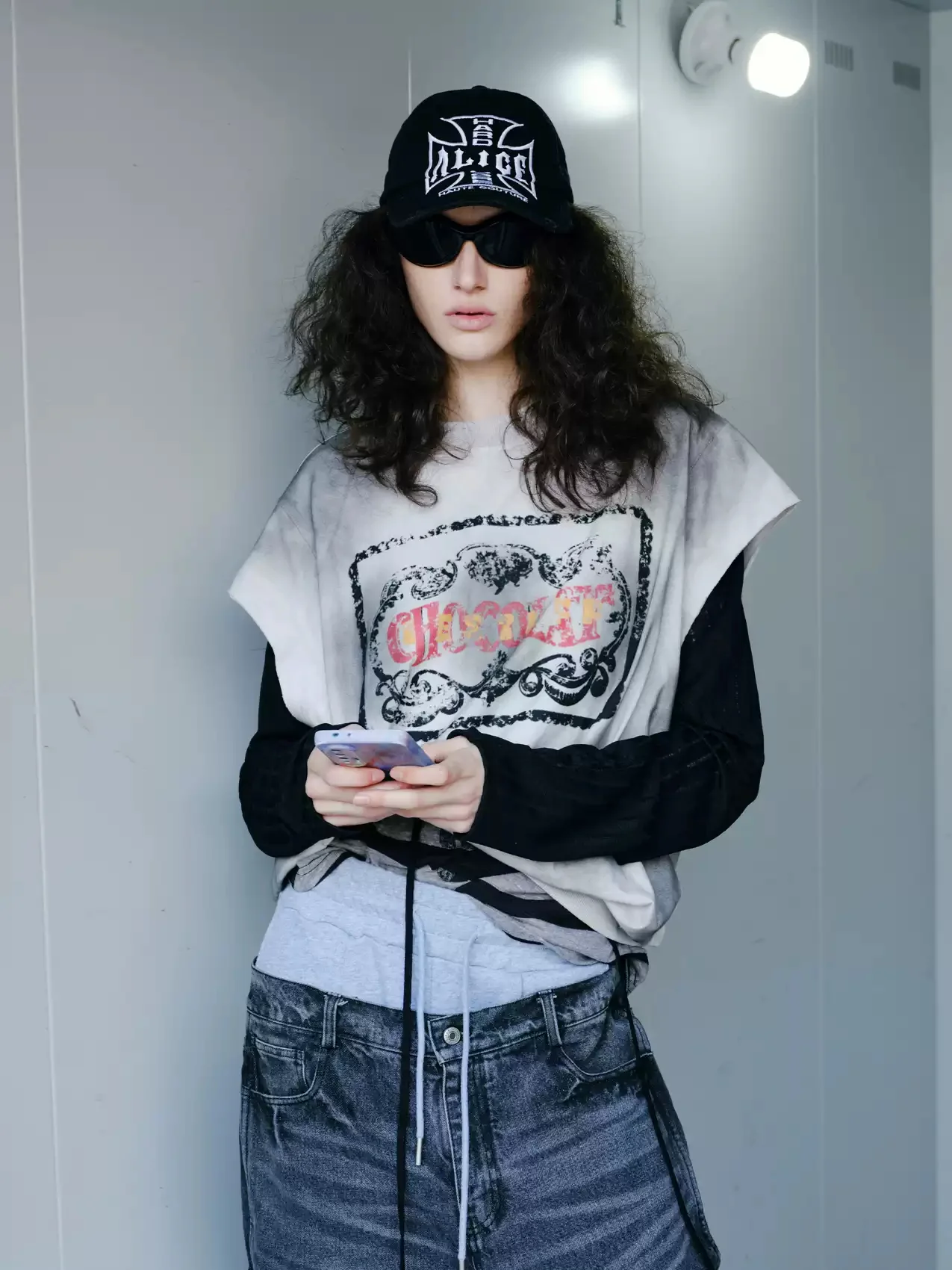 retro distressed spray silhouette sleeveless T-shirt - Image 2