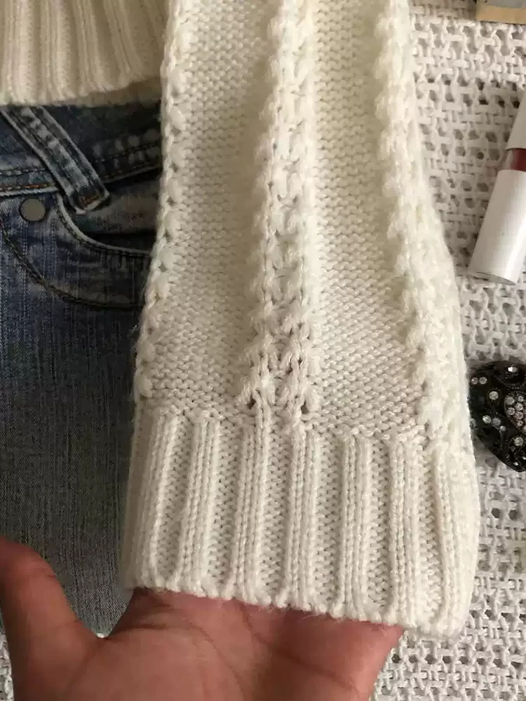 Retro White Hooded Sweater - Image 4