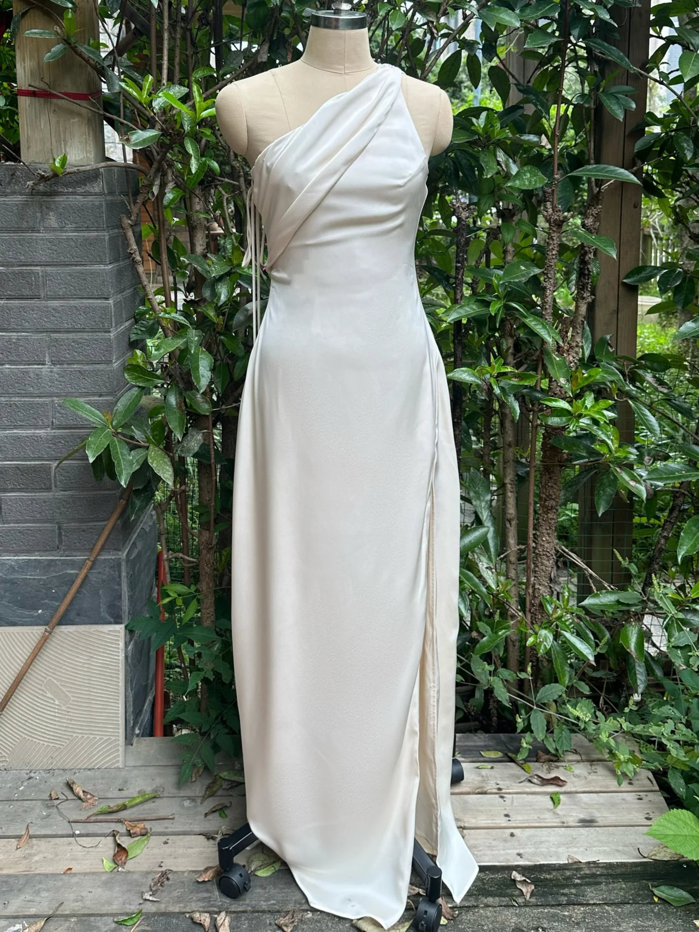 Satin Oblique Shoulder Backless Dress - Image 7