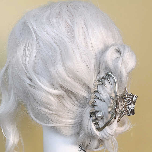 Silver Ocean Shell Shark Clip - Image 3