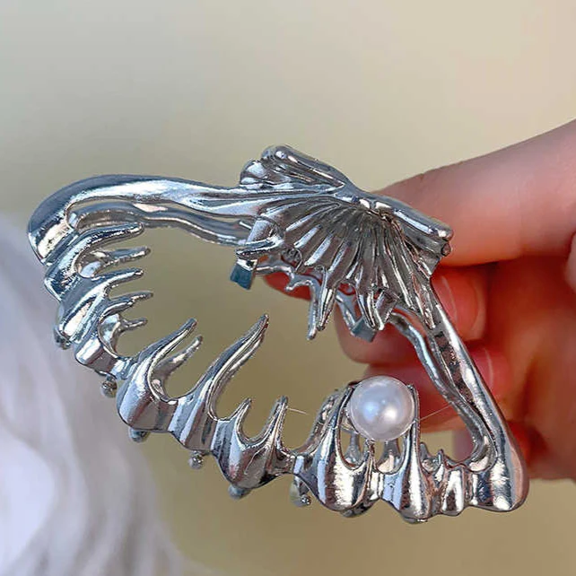 Silver Ocean Shell Shark Clip - Image 4