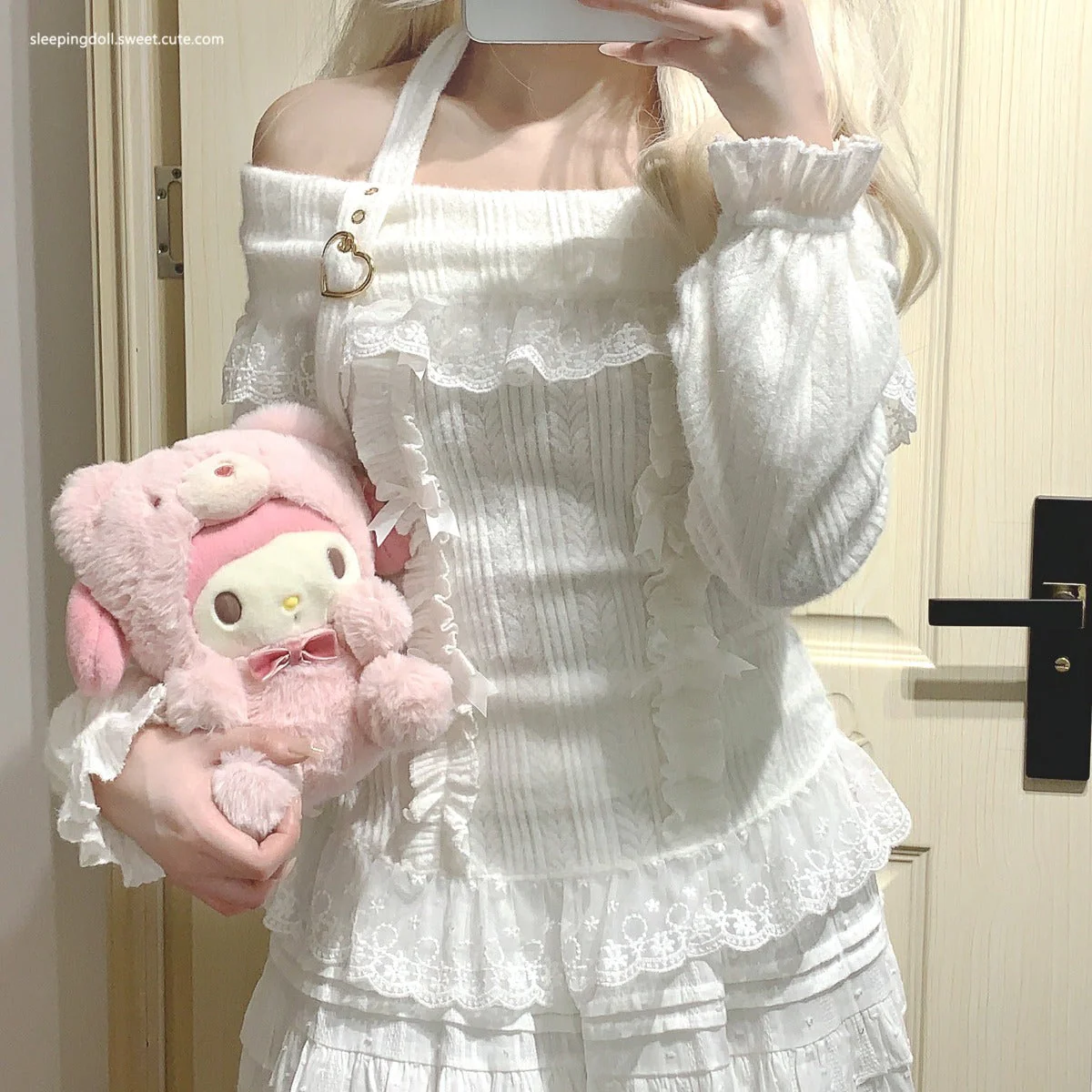 Love Button Halterneck Lace Long-sleeved Top