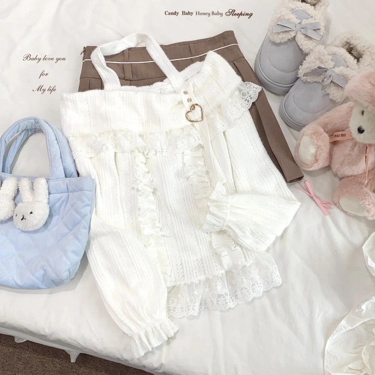 Love Button Halterneck Lace Long-sleeved Top - Image 4