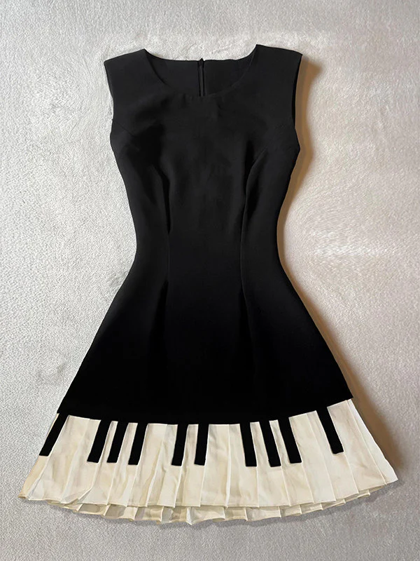 sleeveless piano pleated dress - Image 2