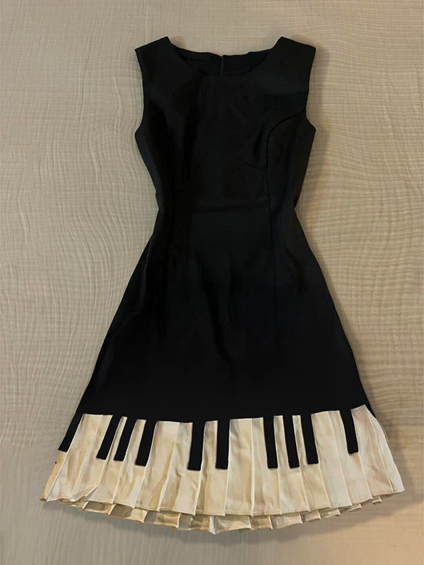 sleeveless piano pleated dress - Image 3