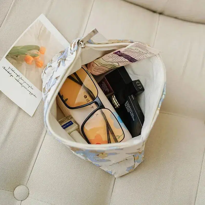 Soft Girl Gold Flower Makeup Bag - Image 2