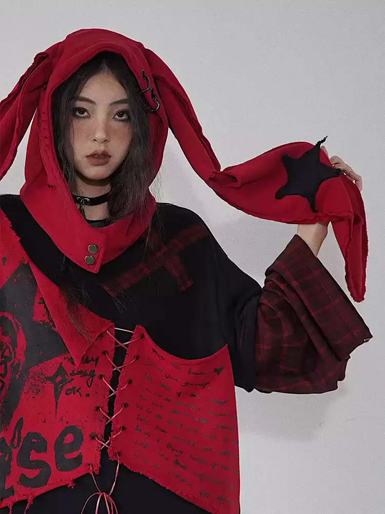 Star red and black hole heart hardware hat scarf - Image 2