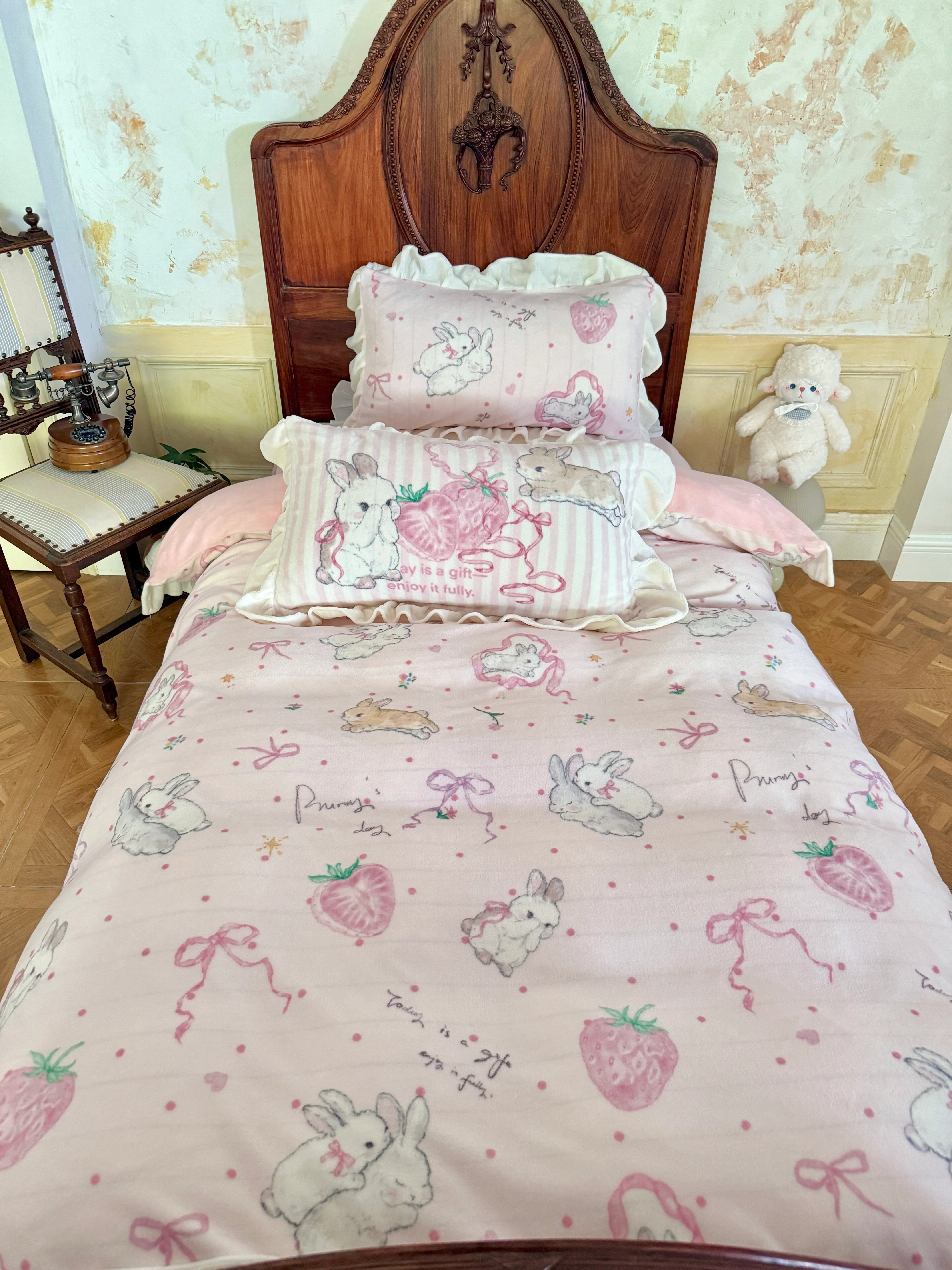 Strawberry milk bedding set four pieces - Image 2