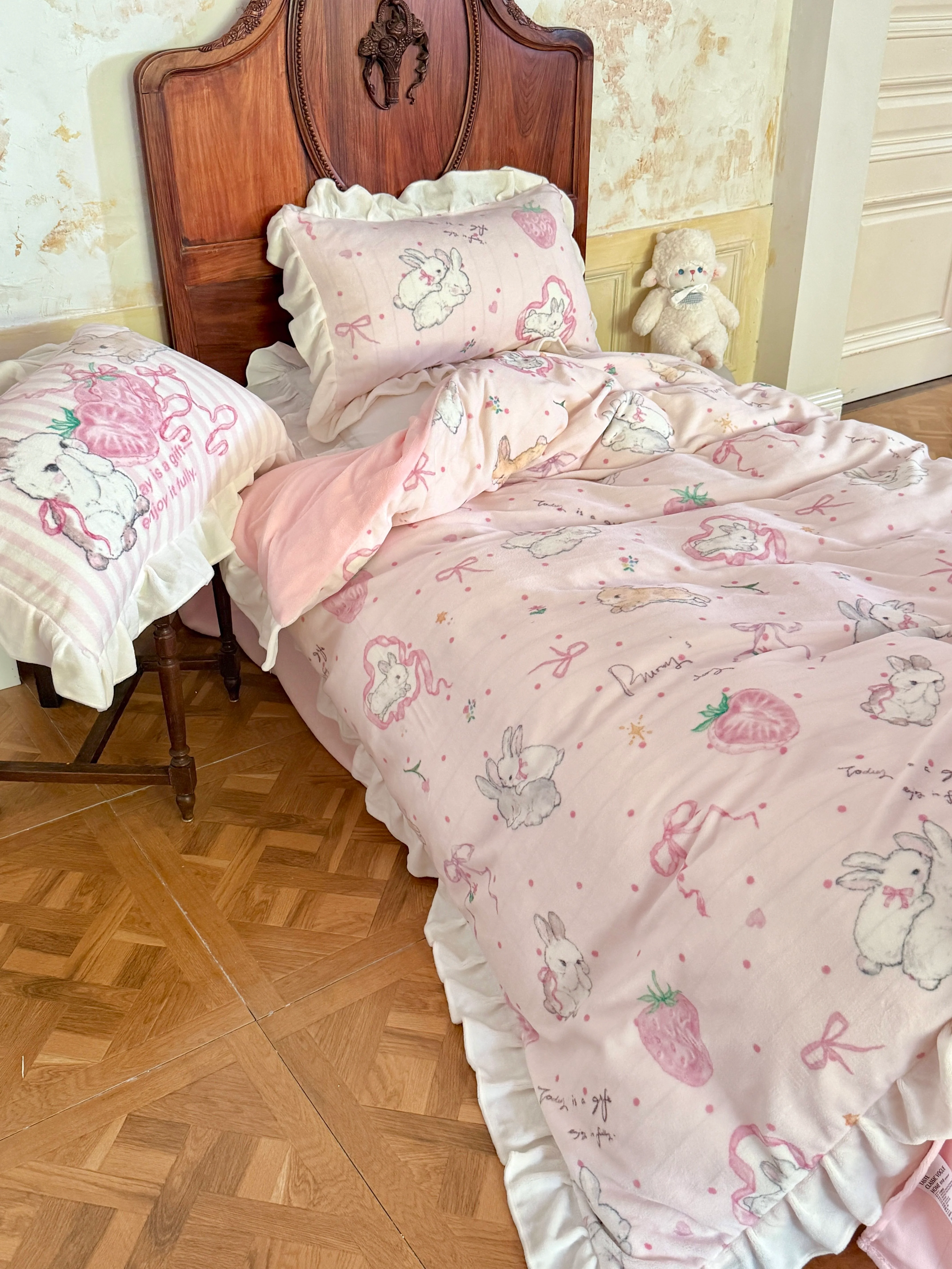 Strawberry milk bedding set four pieces - Image 3