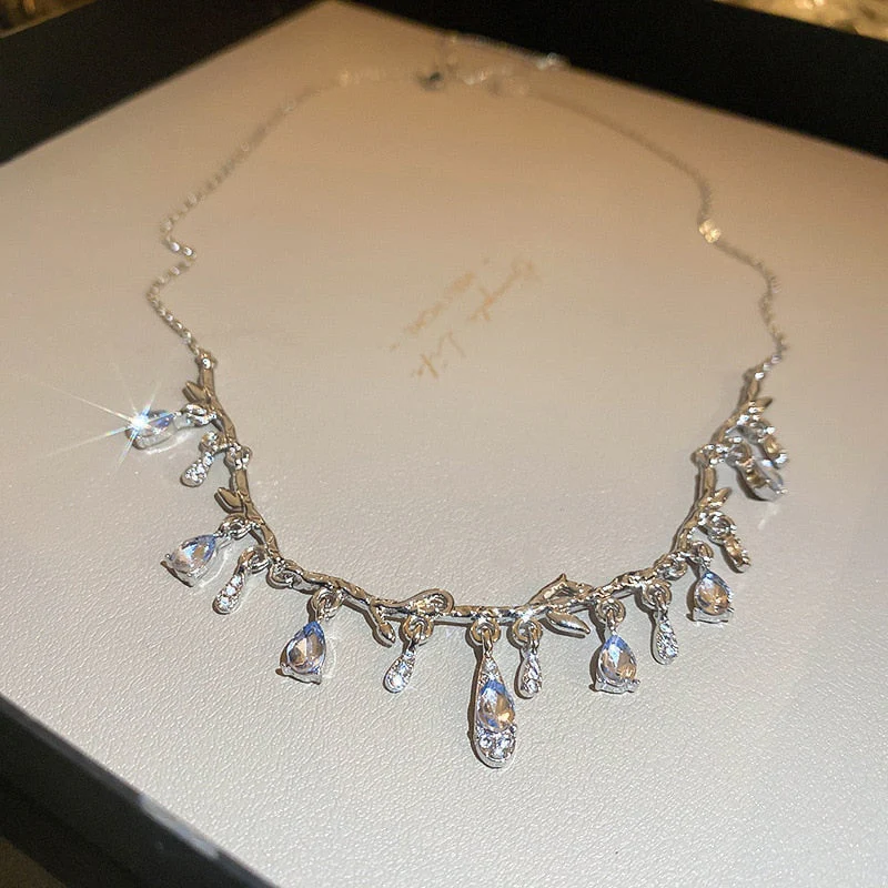 Teardrop Layered Pearl Choker - Image 4
