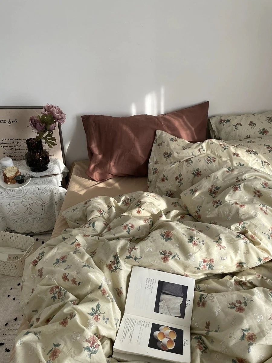 Vintage Floral Bedding Set - Image 2