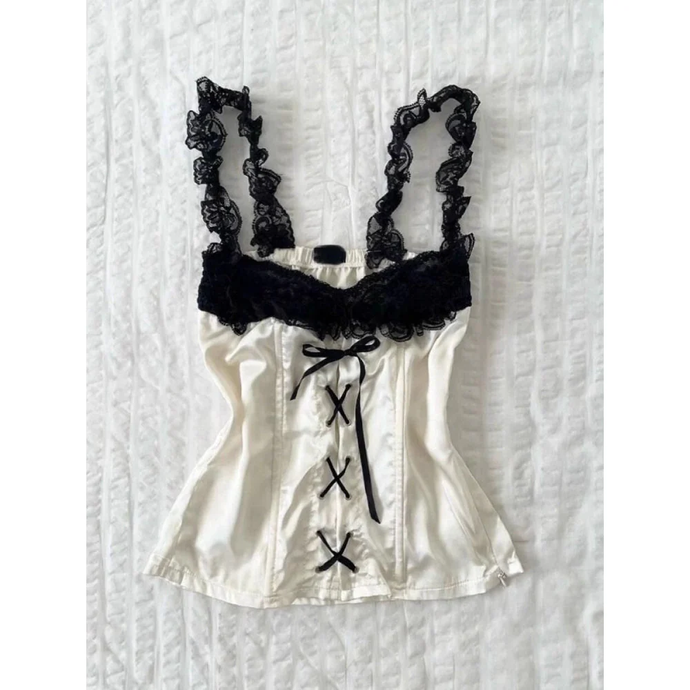 Vintage lace bottoming shirt black and white stitching suspenders