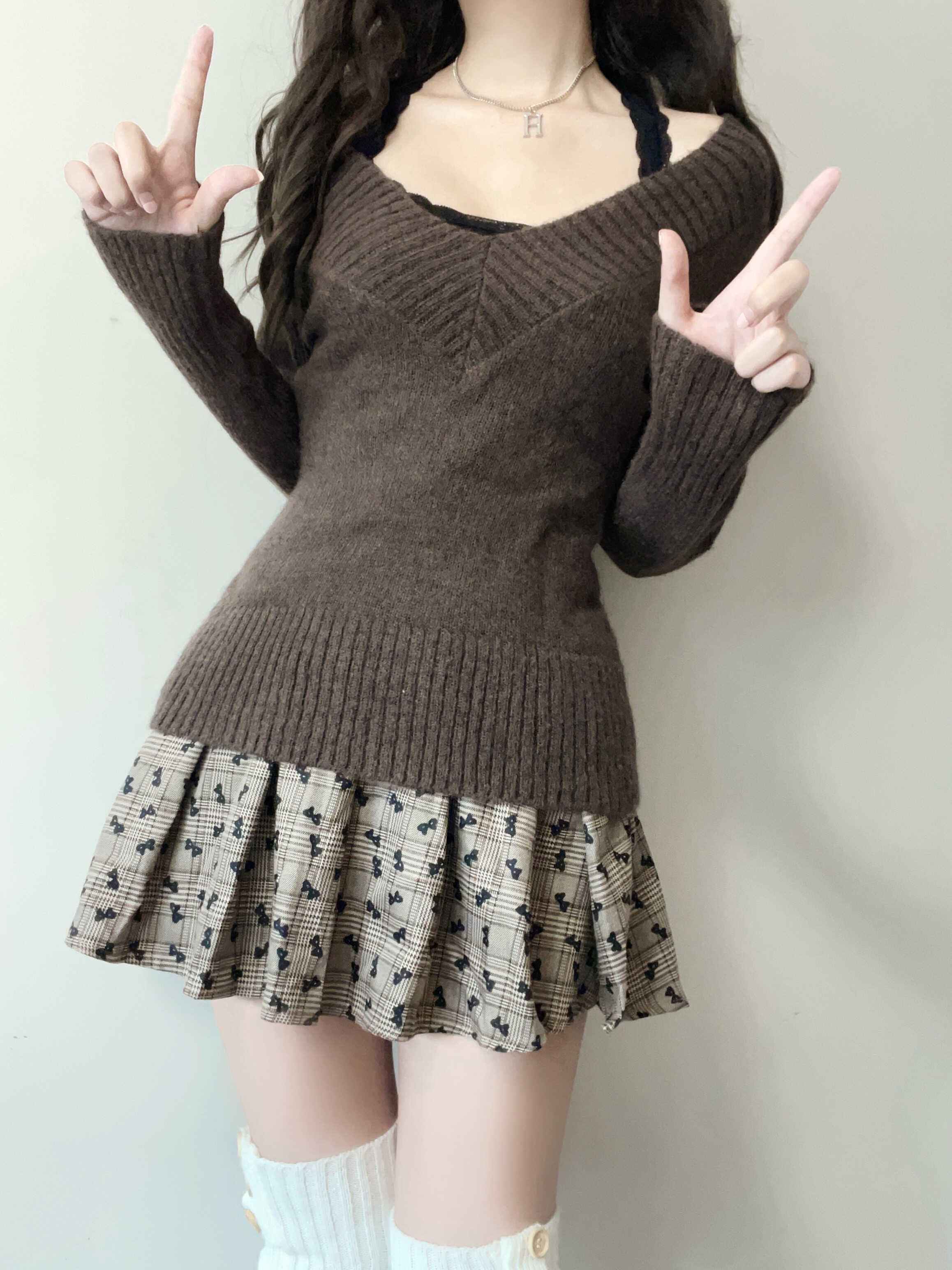 Vintage V-neck lace off-shoulder sweater - Image 5