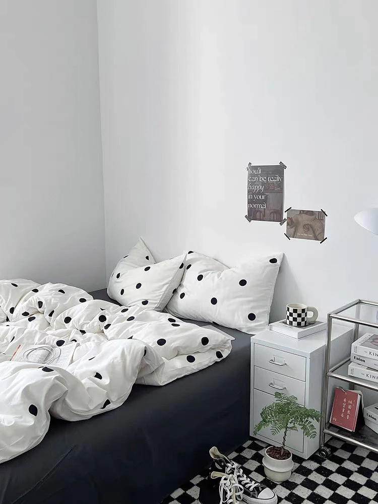 White & Black Polka Dot Bedding Set - Image 2