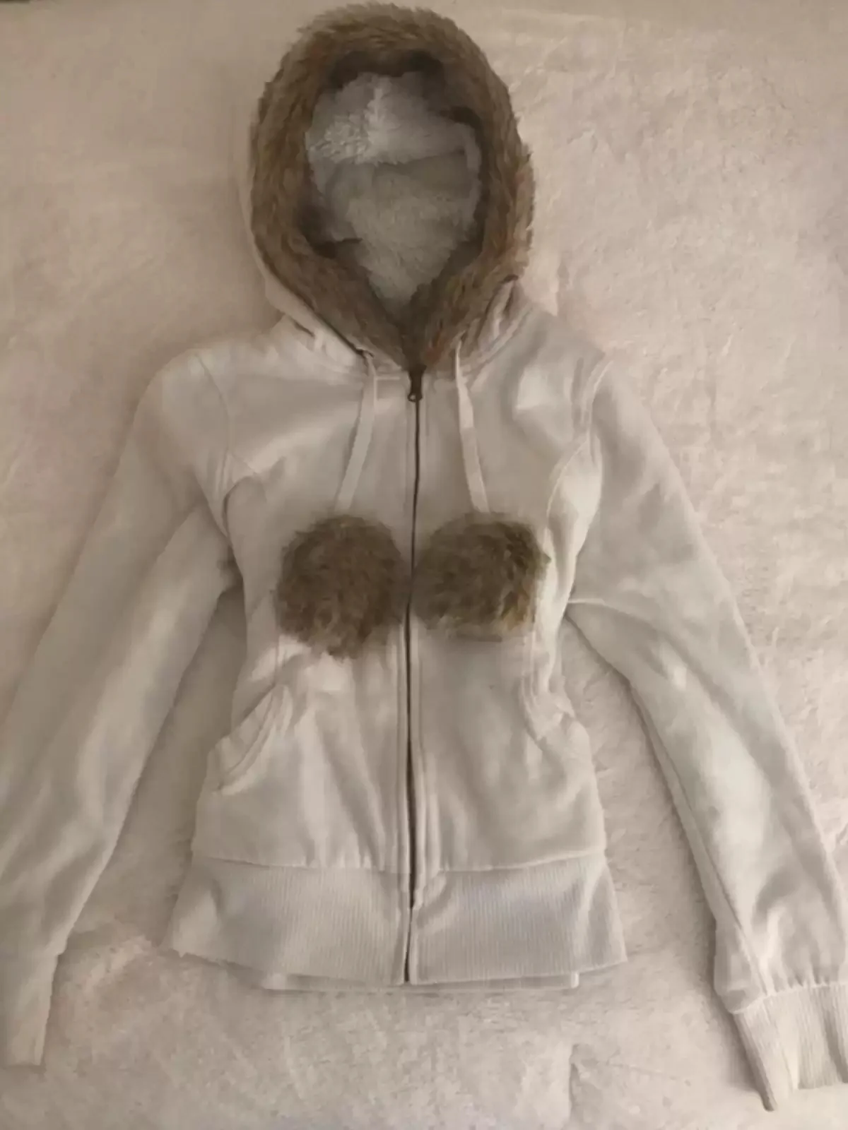 White fur collar hooded sweatshirt jacket