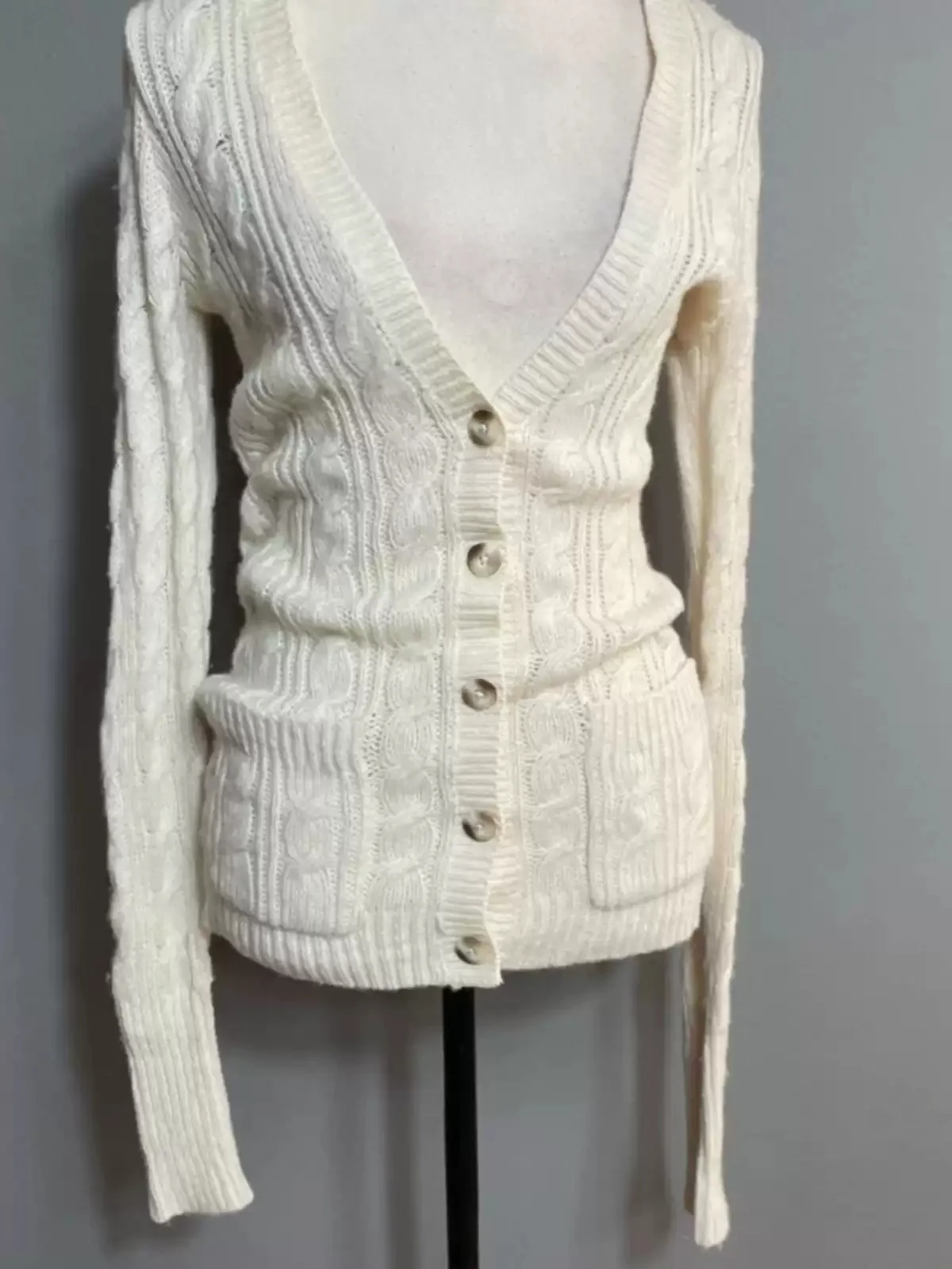 White twist V-neck knitted cardigan - Image 3