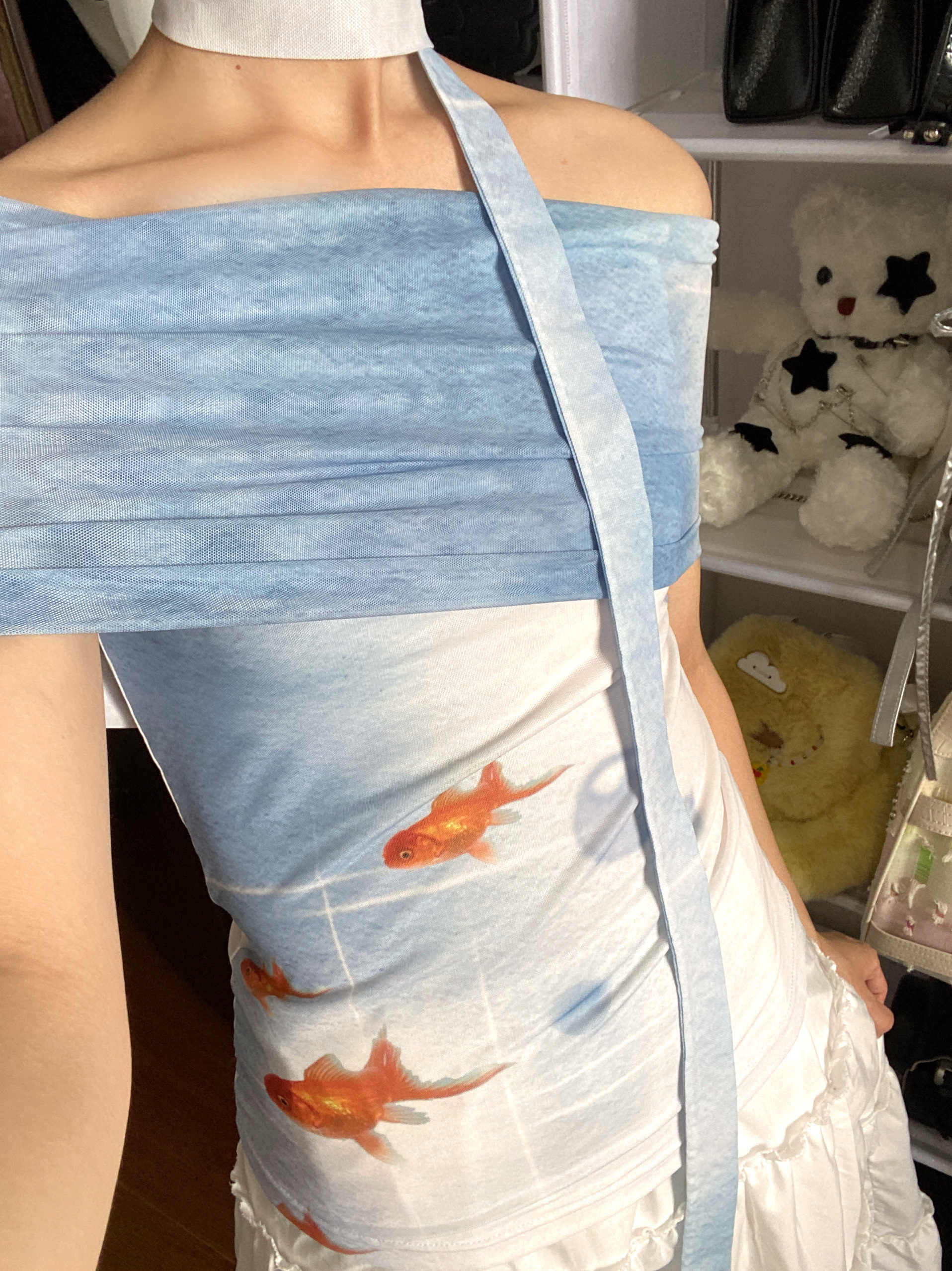 Y2K Goldfish Stretch Off-shoulder Top - Image 2