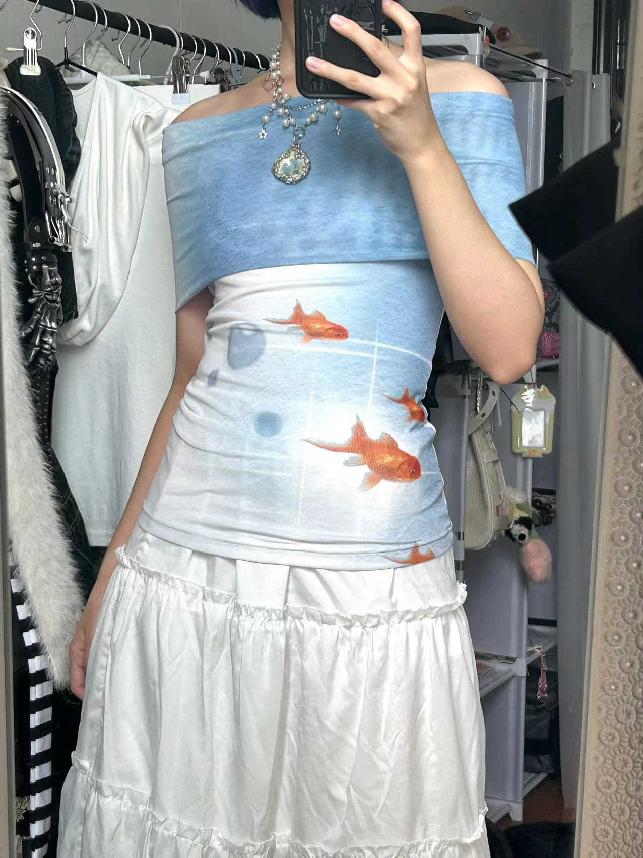 Y2K Goldfish Stretch Off-shoulder Top - Image 4