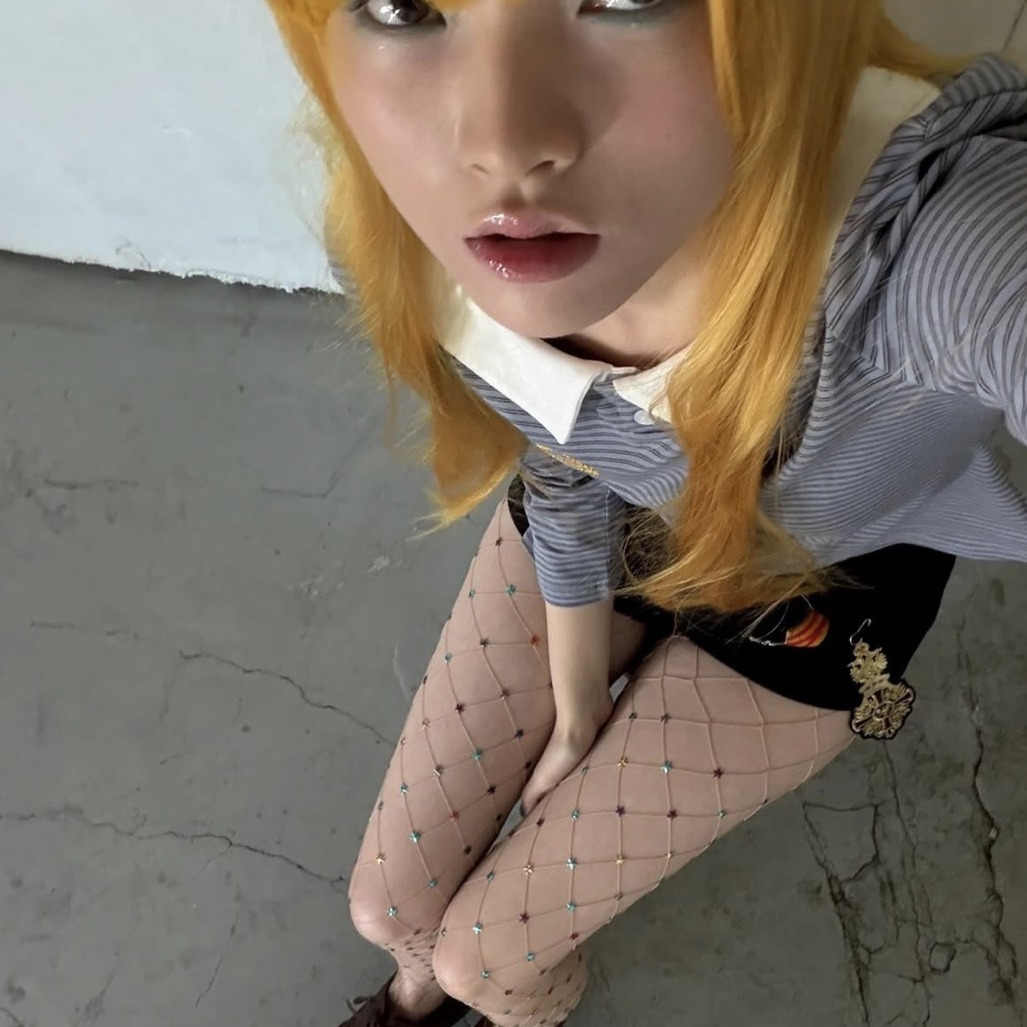 Y2K Star Fishnet Stockings - Image 2