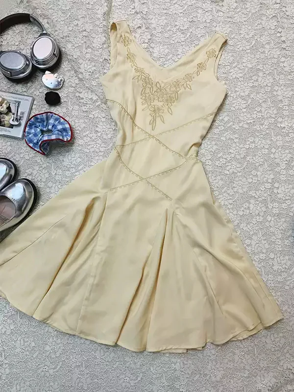 Yellow embroidered V-neck vest dress - Image 3